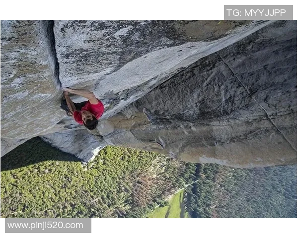 成都攀岩队的包夹战术解析与攀岩热点现状探讨