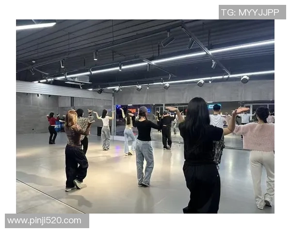 武汉街舞队心理素质提升之路:热议街舞带来的变革与挑战 武汉街舞队心理素质提升之路:热议街舞带来的变革与挑战