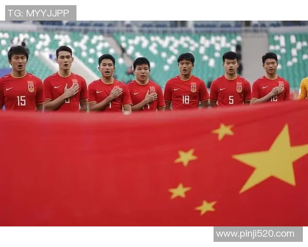 国足迎战韩国赛前奏响国歌激励士气展现团结精神