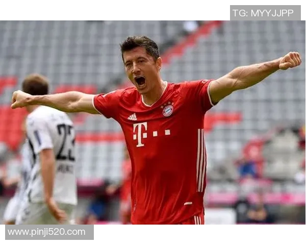 莱万回归对手阵营引发拜仁球迷愤怒指责其忘恩负义